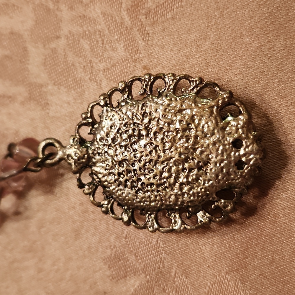 Vintage-Inspired Pink Pendant Necklace - Picture 4 of 4